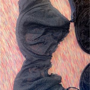 Two sexy bras soze 36 c adjustable tho